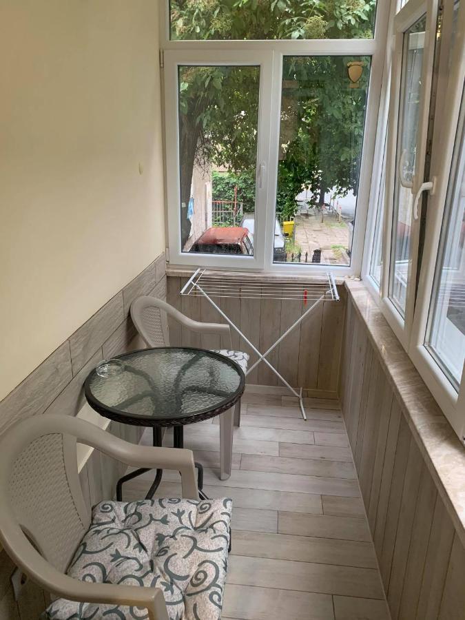 De Luxe Burgas, Center
